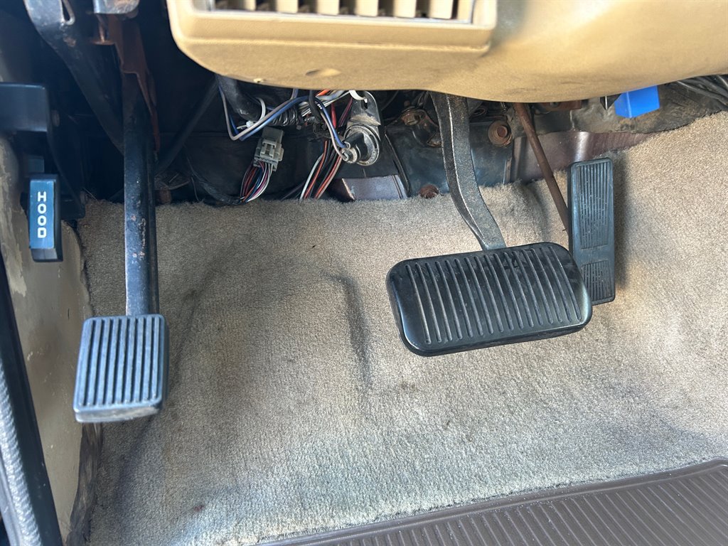 1989 Jeep Grand Wagoneer - $39,917