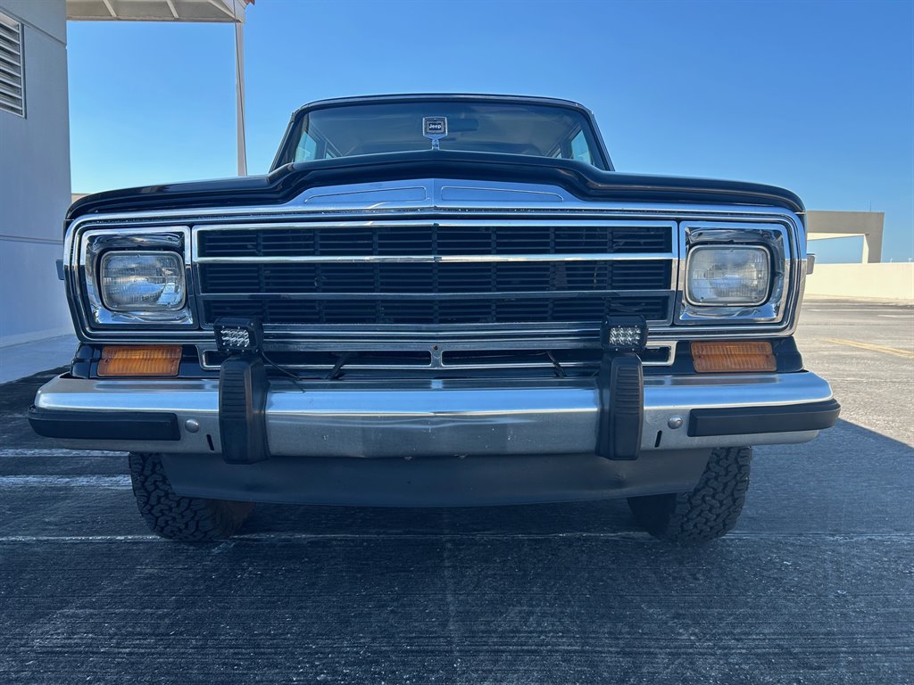 1989 Jeep Grand Wagoneer - $39,917
