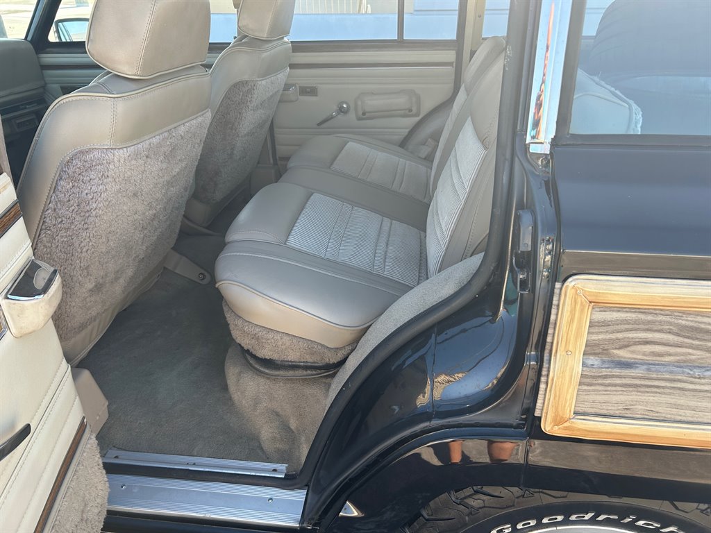 1989 Jeep Grand Wagoneer - $39,917