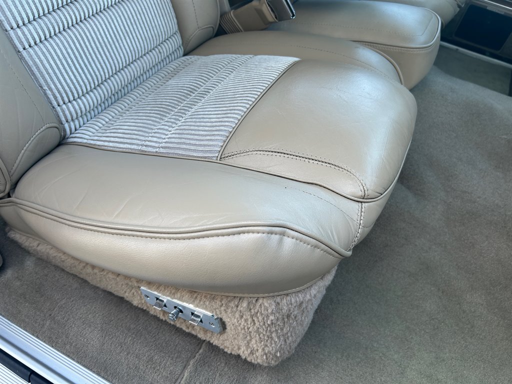 1989 Jeep Grand Wagoneer - $39,917