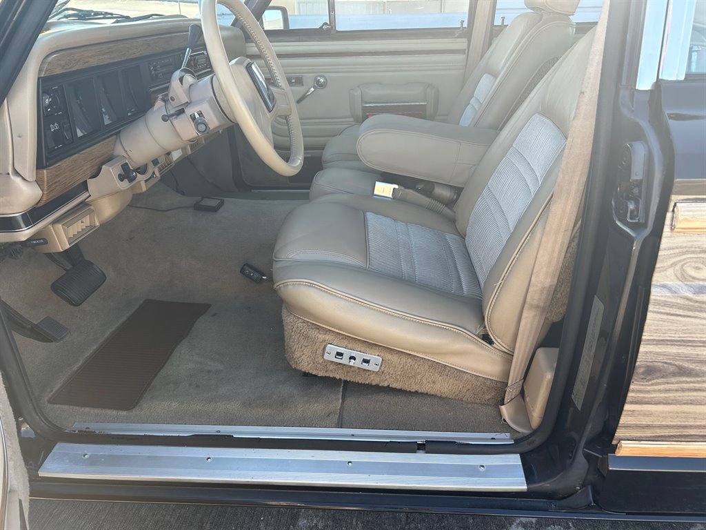 1989 Jeep Grand Wagoneer - $39,917