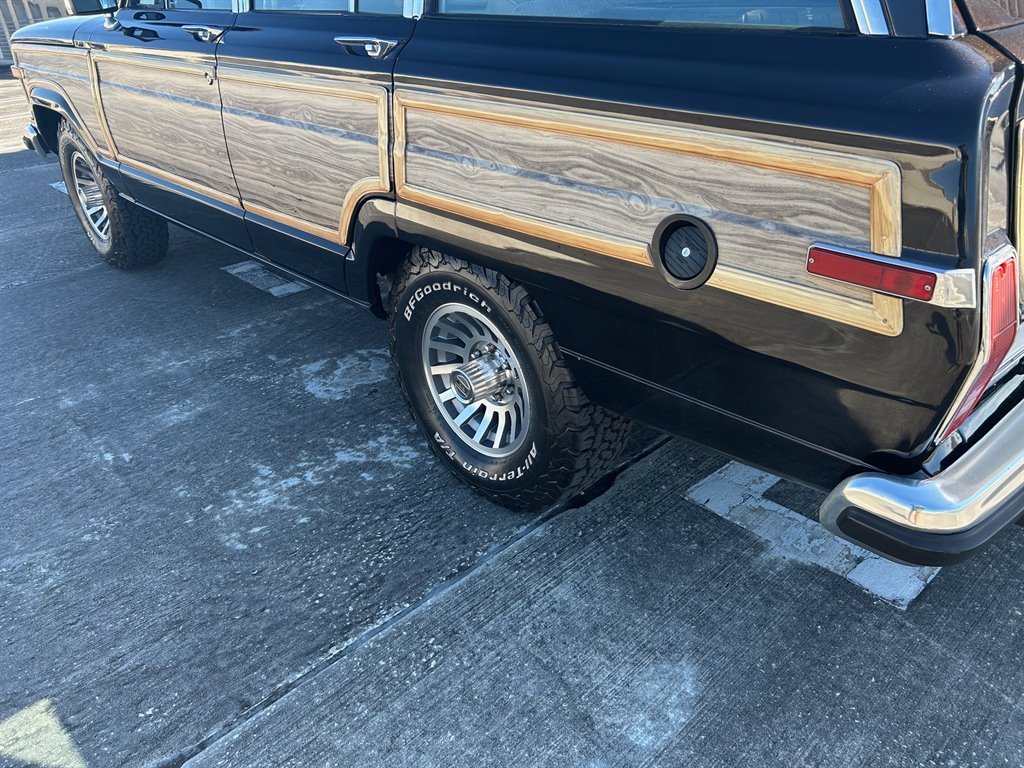 1989 Jeep Grand Wagoneer - $39,917