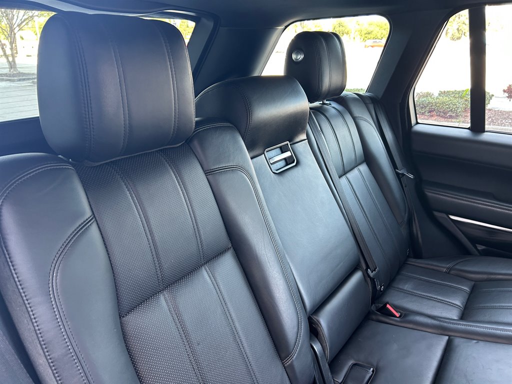2016 Land Rover Range Rover - $15,917