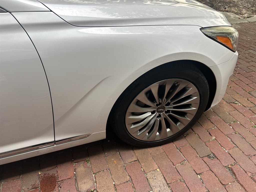 2017 Genesis G90 - $15,549