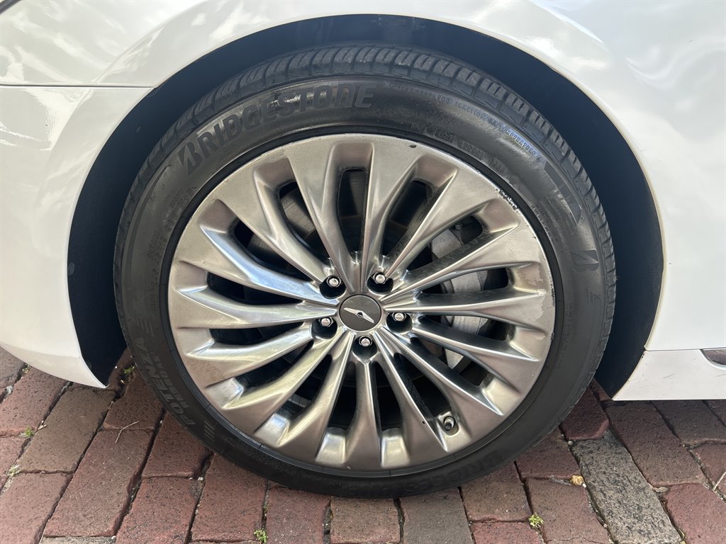 2017 Genesis G90 - $15,549