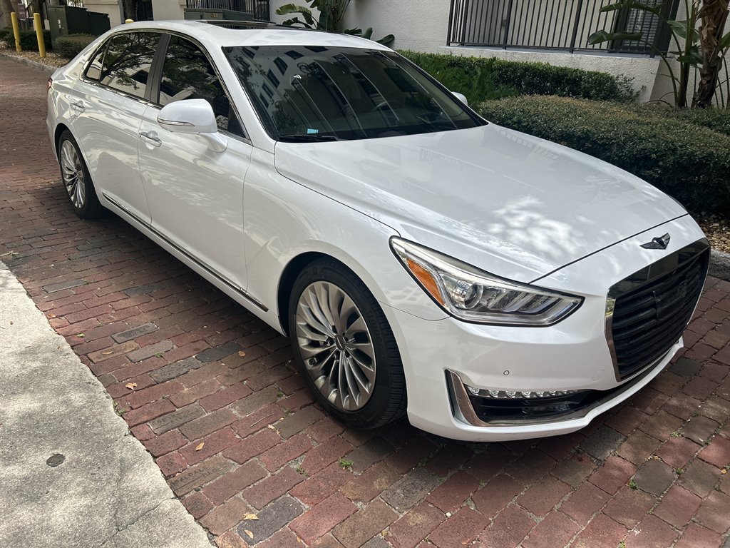 2017 Genesis G90 - $15,549