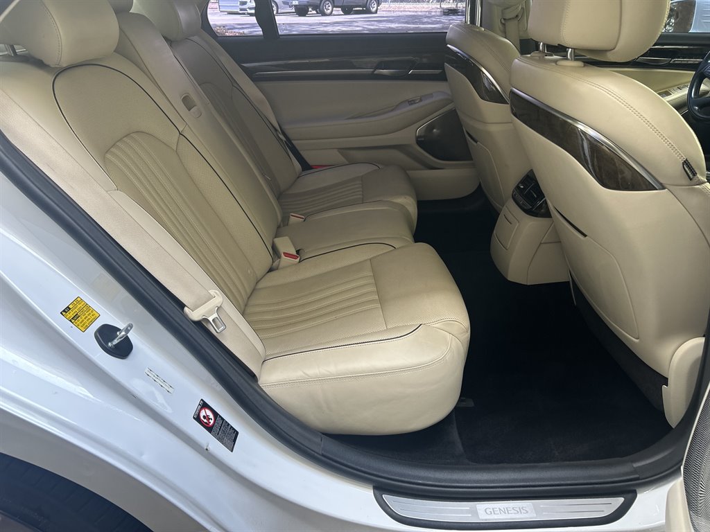 2017 Genesis G90 - $15,549