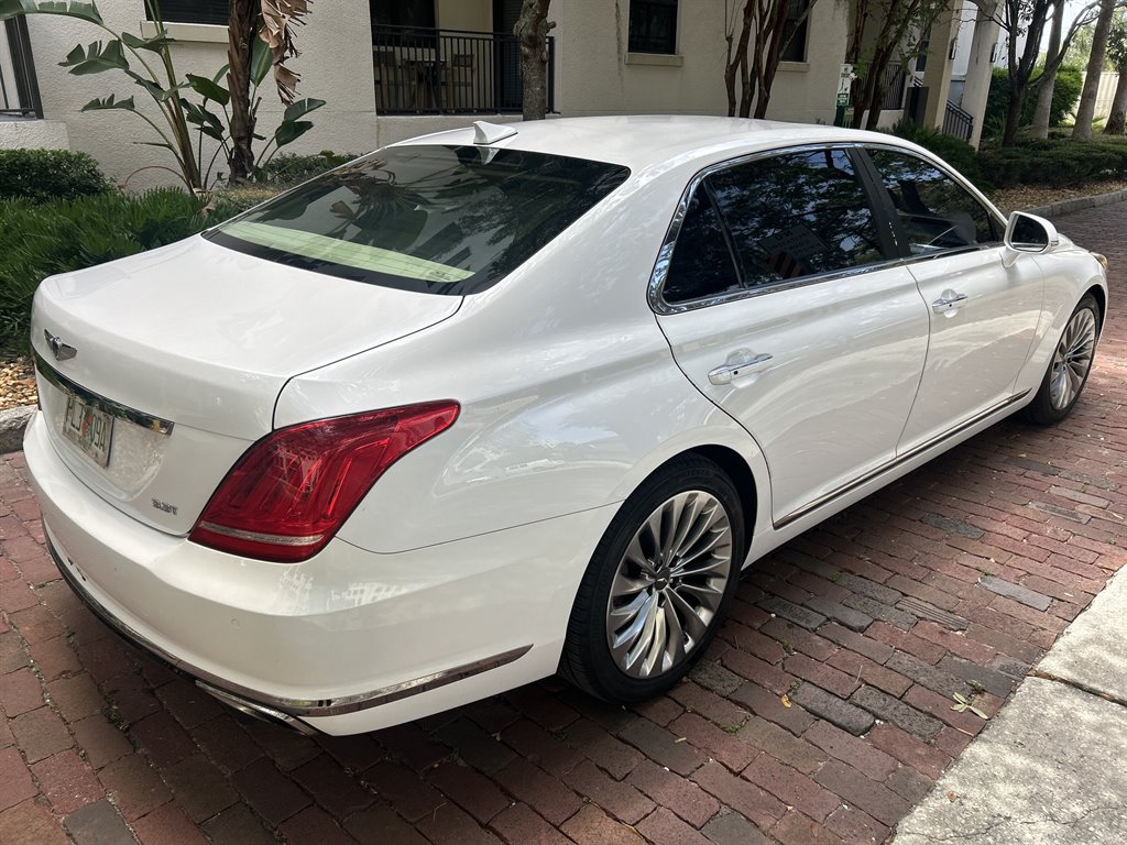 2017 Genesis G90 - $15,549