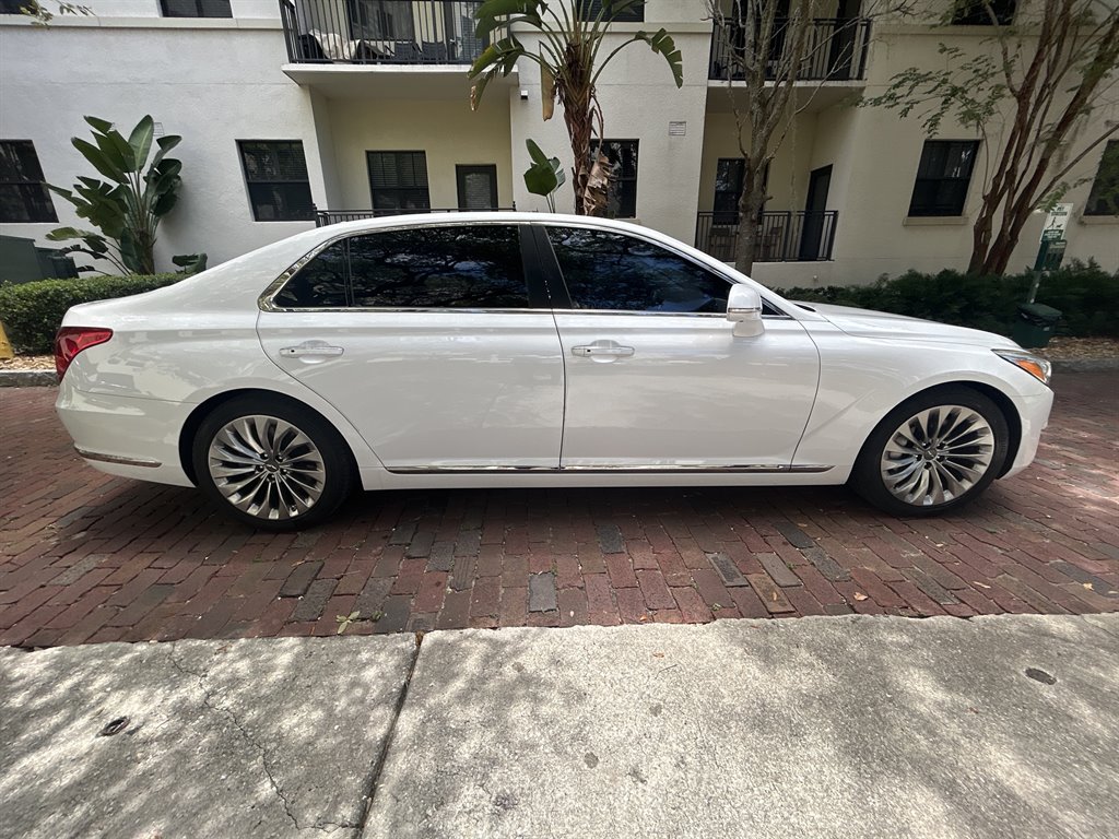 2017 Genesis G90 - $15,549