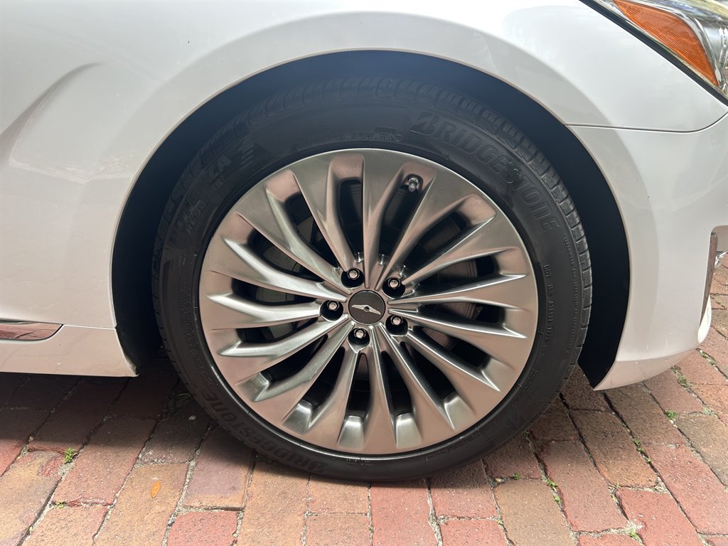 2017 Genesis G90 - $15,549