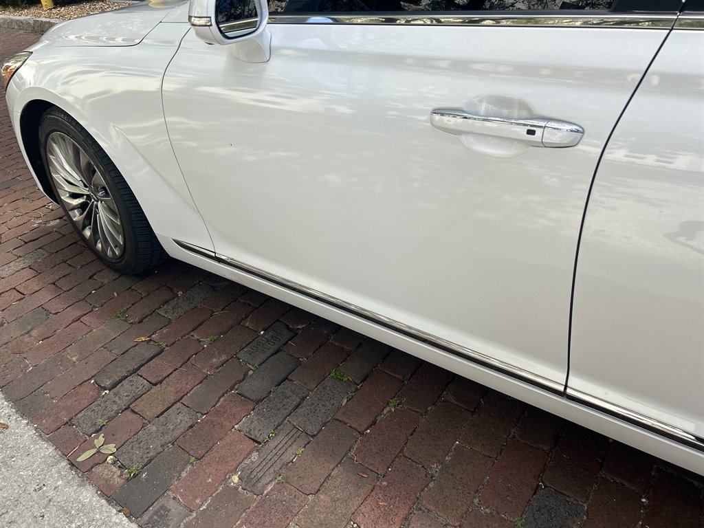 2017 Genesis G90 - $15,549