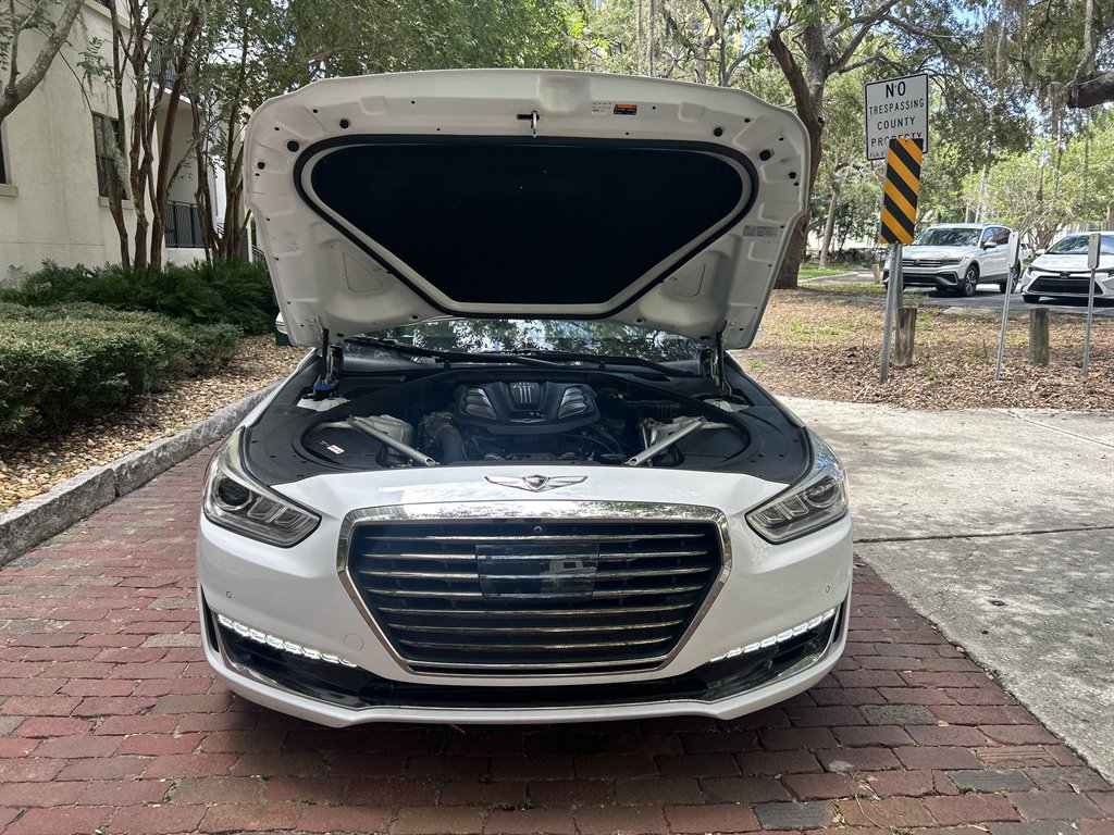 2017 Genesis G90 - $15,549