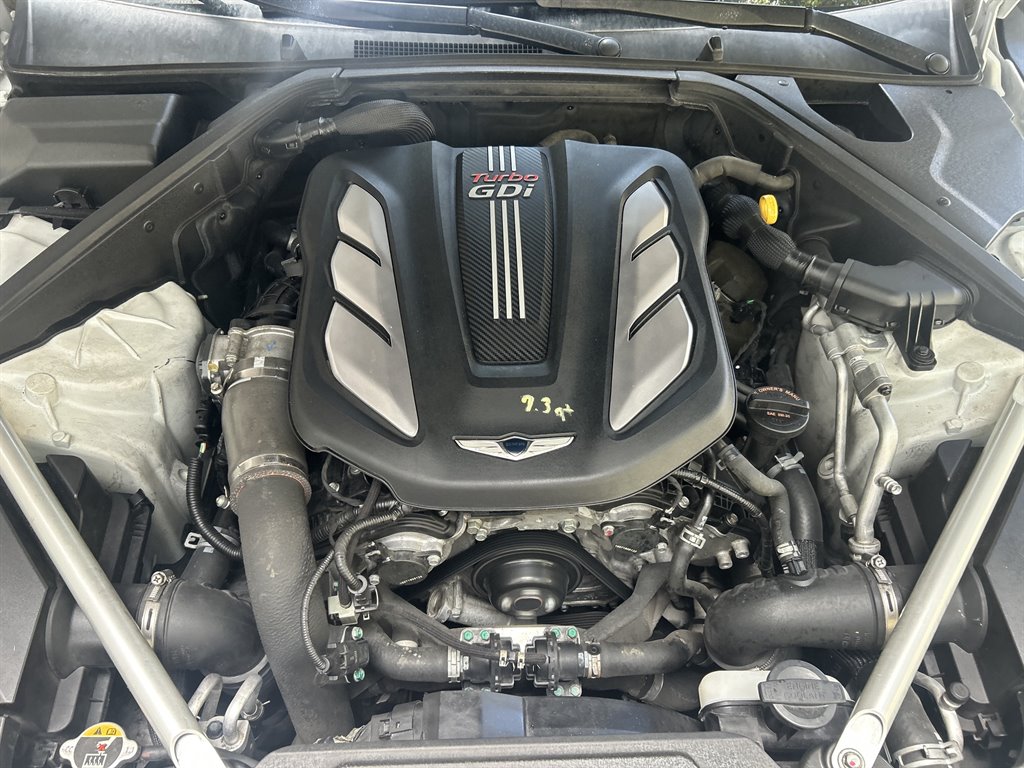 2017 Genesis G90 - $15,549