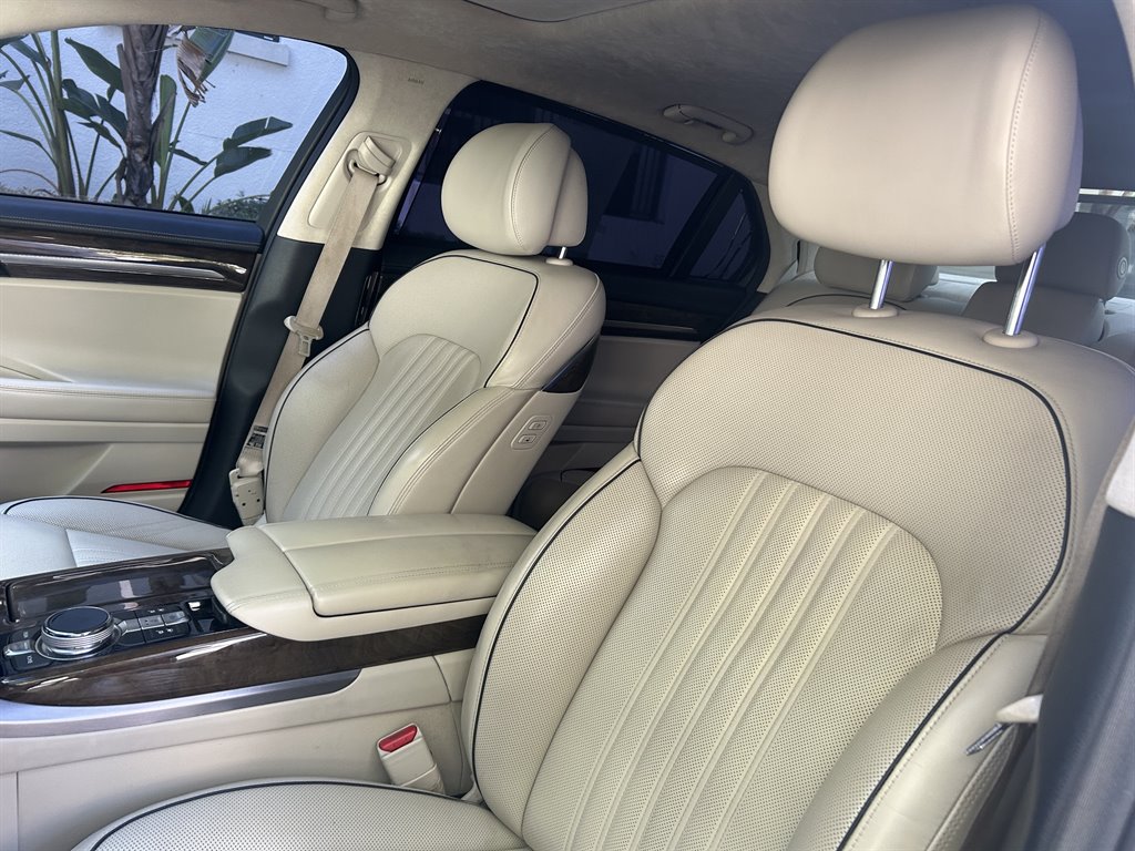 2017 Genesis G90 - $15,549