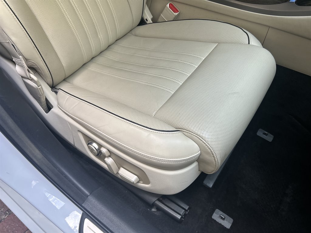 2017 Genesis G90 - $15,549