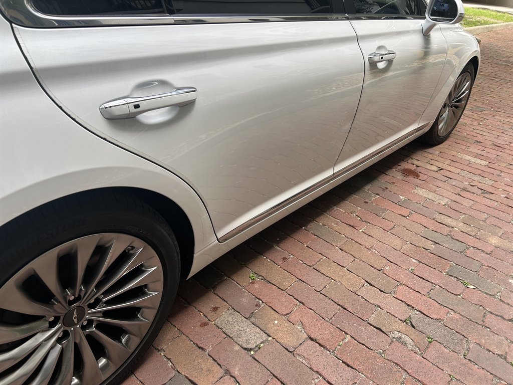 2017 Genesis G90 - $15,549