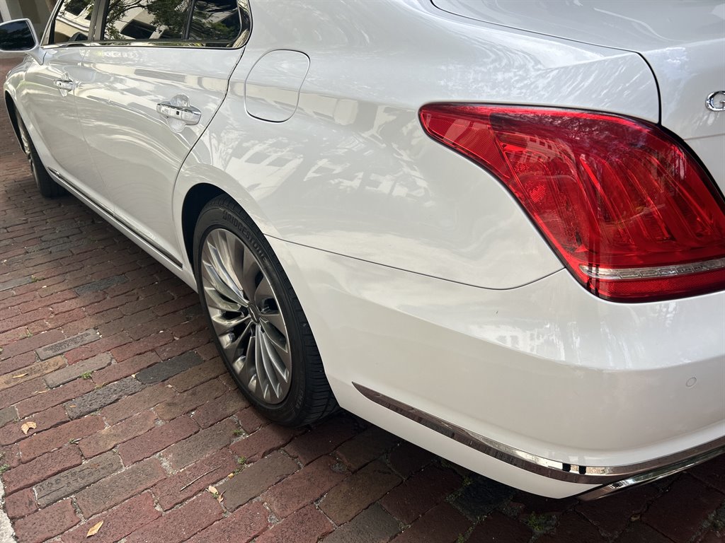 2017 Genesis G90 - $15,549