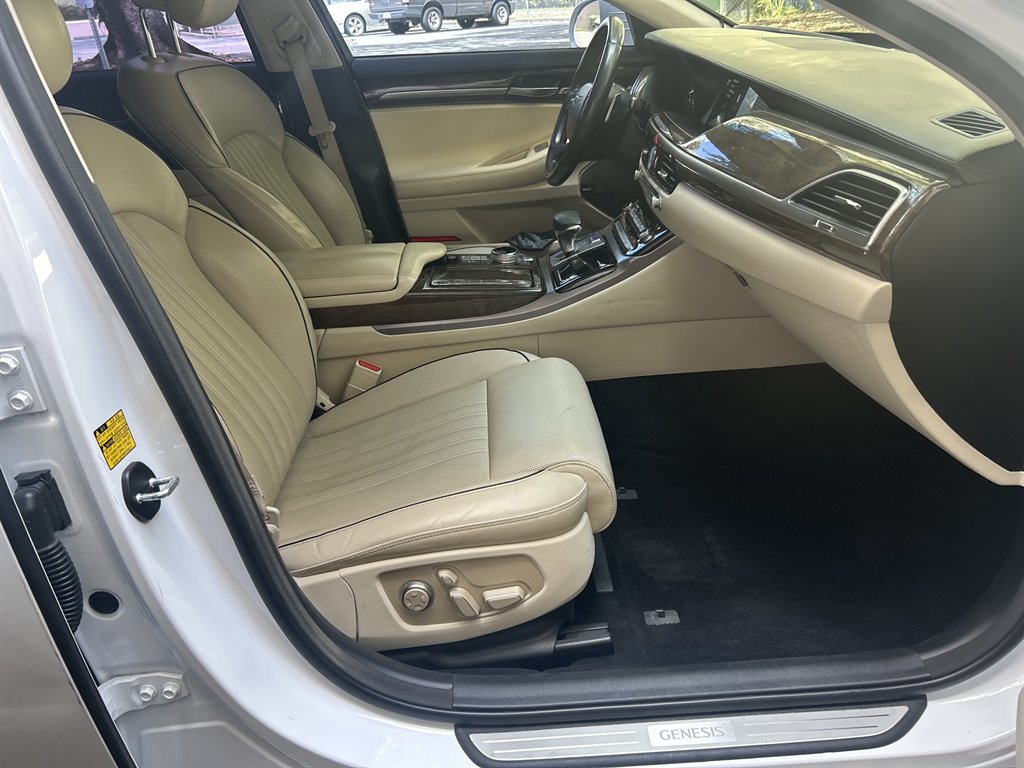 2017 Genesis G90 - $15,549
