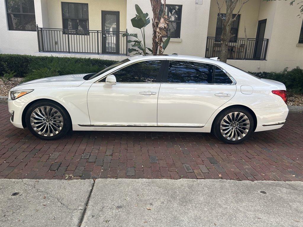 2017 Genesis G90 - $15,549