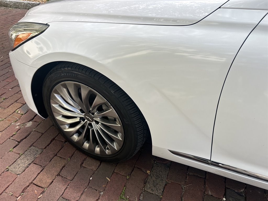 2017 Genesis G90 - $15,549