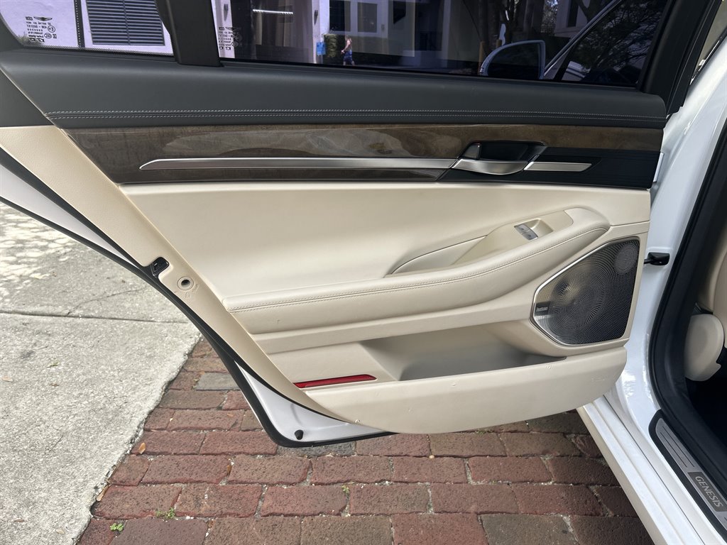 2017 Genesis G90 - $15,549