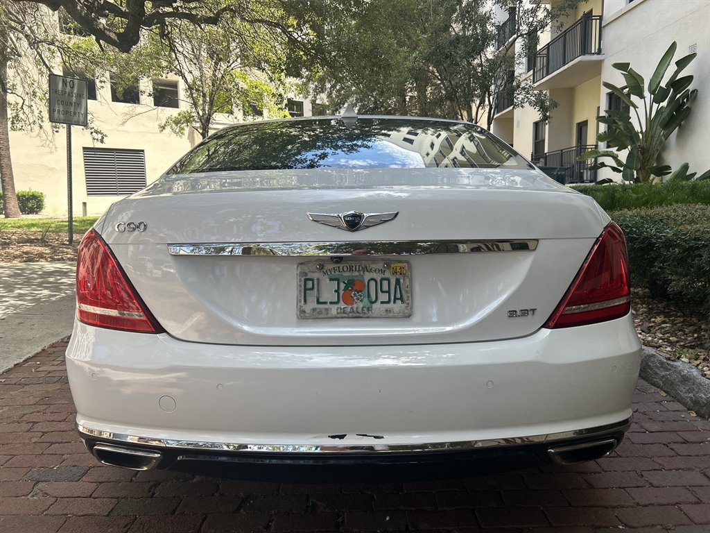 2017 Genesis G90 - $15,549