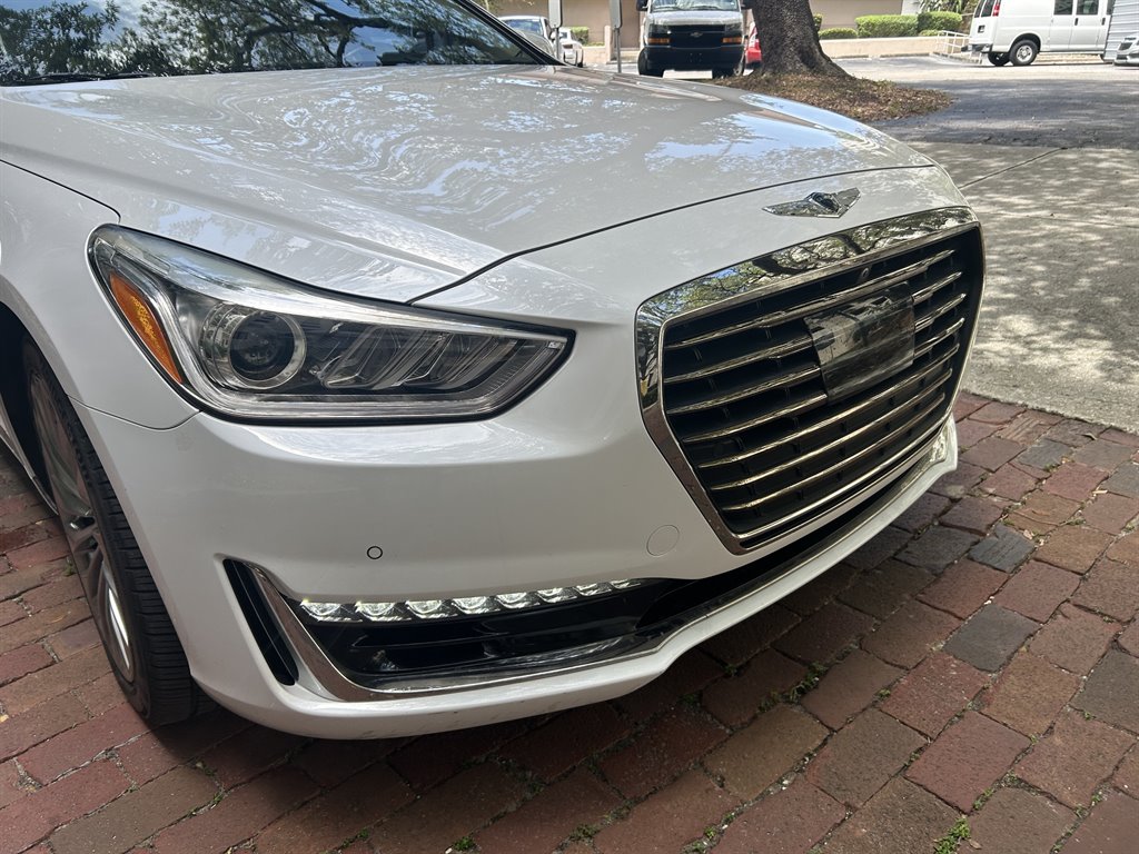 2017 Genesis G90 - $15,549