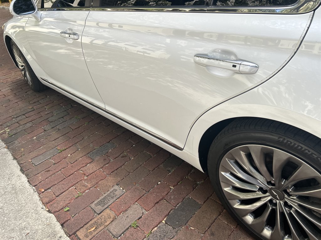 2017 Genesis G90 - $15,549