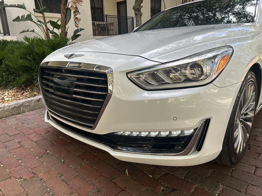 2017 Genesis G90 - $15,549