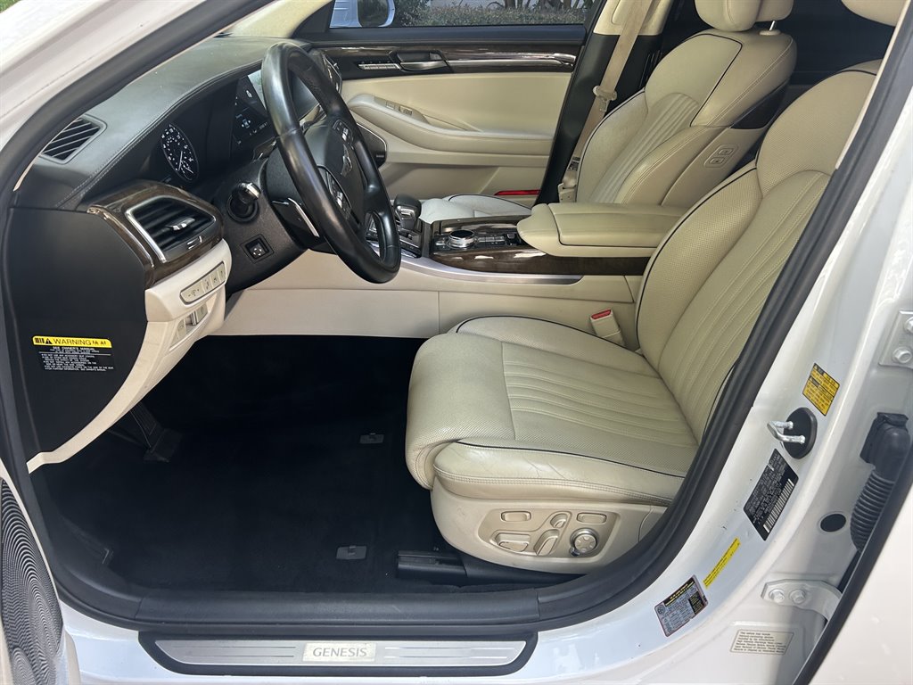 2017 Genesis G90 - $15,549