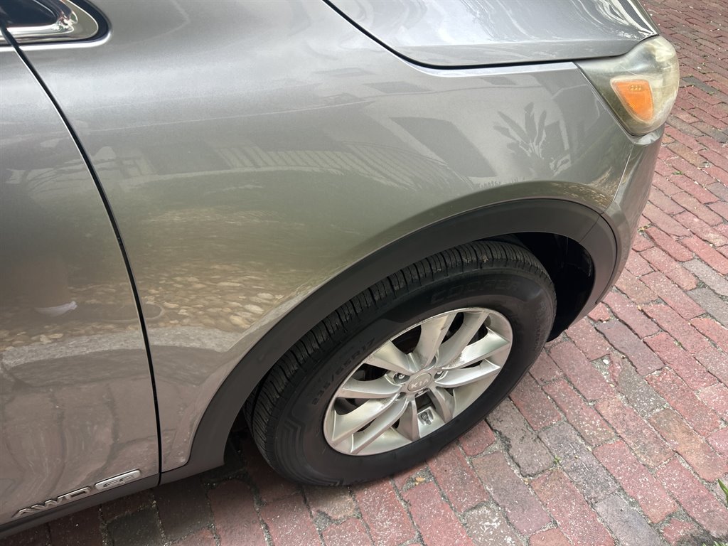 2017 Kia Sorento - $6,949