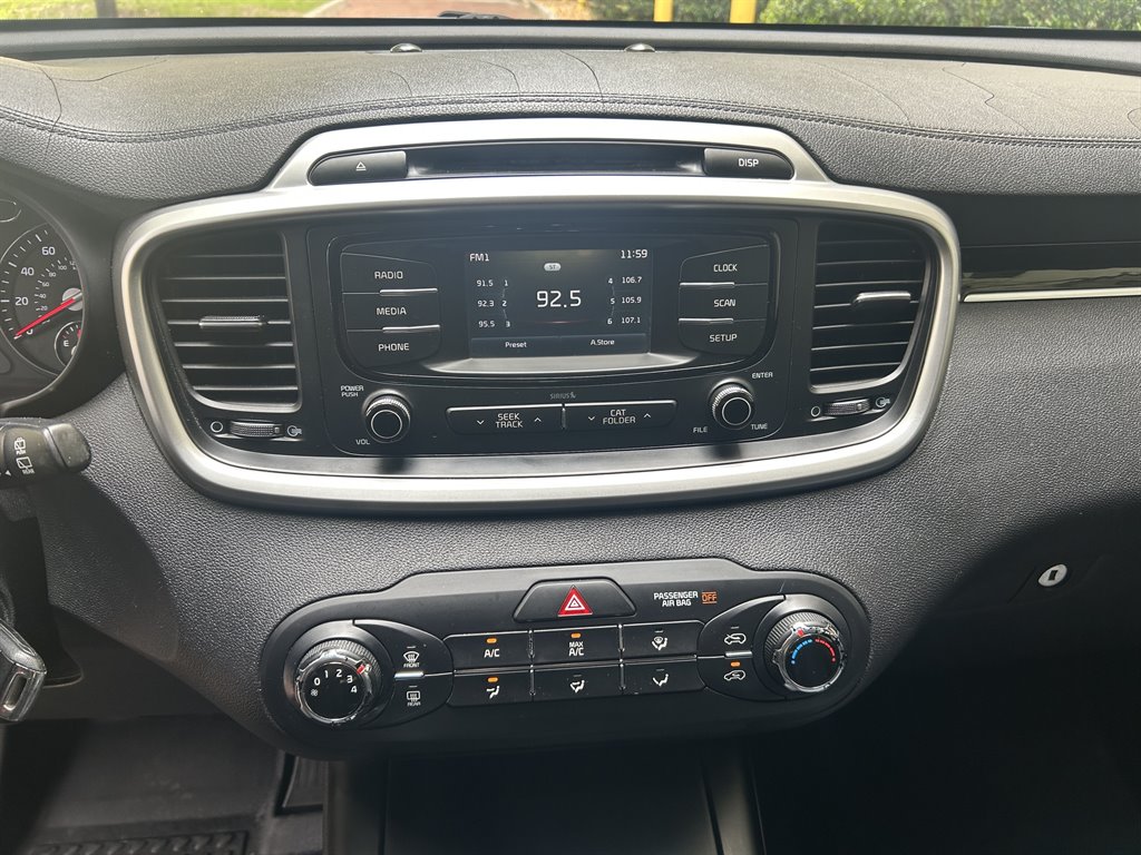2017 Kia Sorento - $6,949