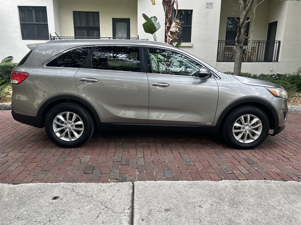 2017 Kia Sorento - $6,949