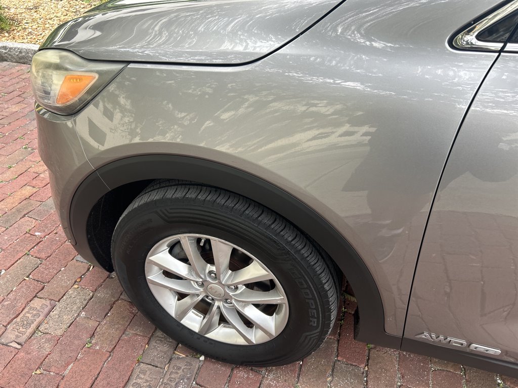 2017 Kia Sorento - $6,949