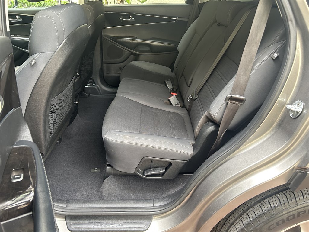 2017 Kia Sorento - $6,949