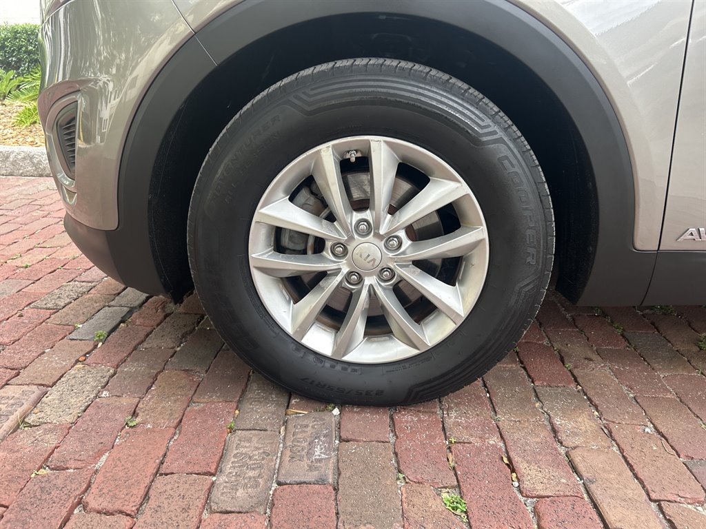 2017 Kia Sorento - $6,949