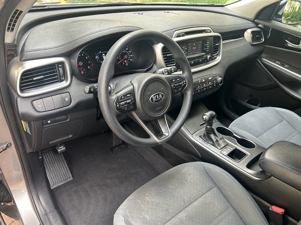 2017 Kia Sorento - $6,949
