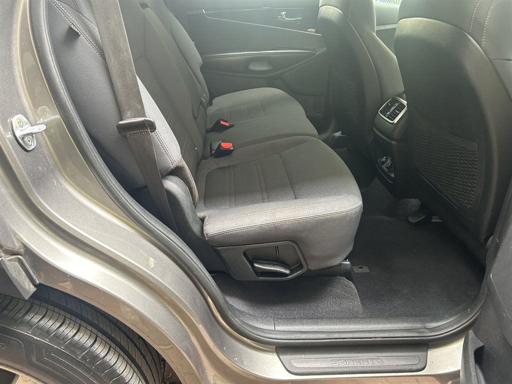 2017 Kia Sorento - $6,949