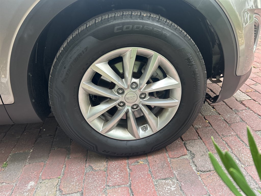 2017 Kia Sorento - $6,949