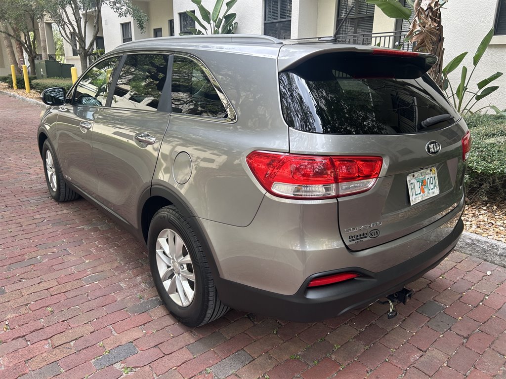 2017 Kia Sorento - $6,949