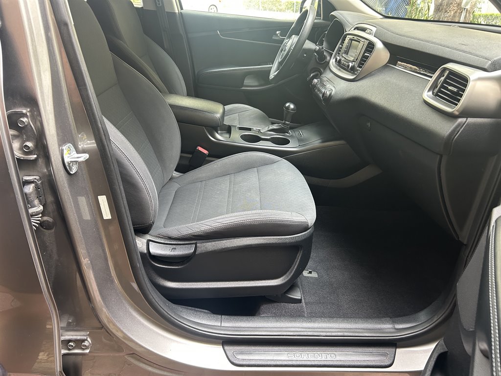 2017 Kia Sorento - $6,949