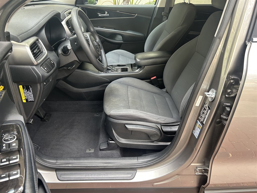 2017 Kia Sorento - $6,949