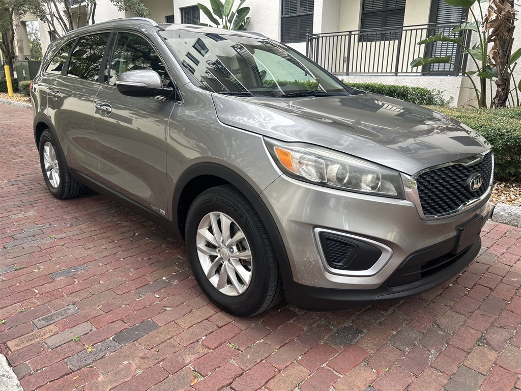 2017 Kia Sorento - $6,949
