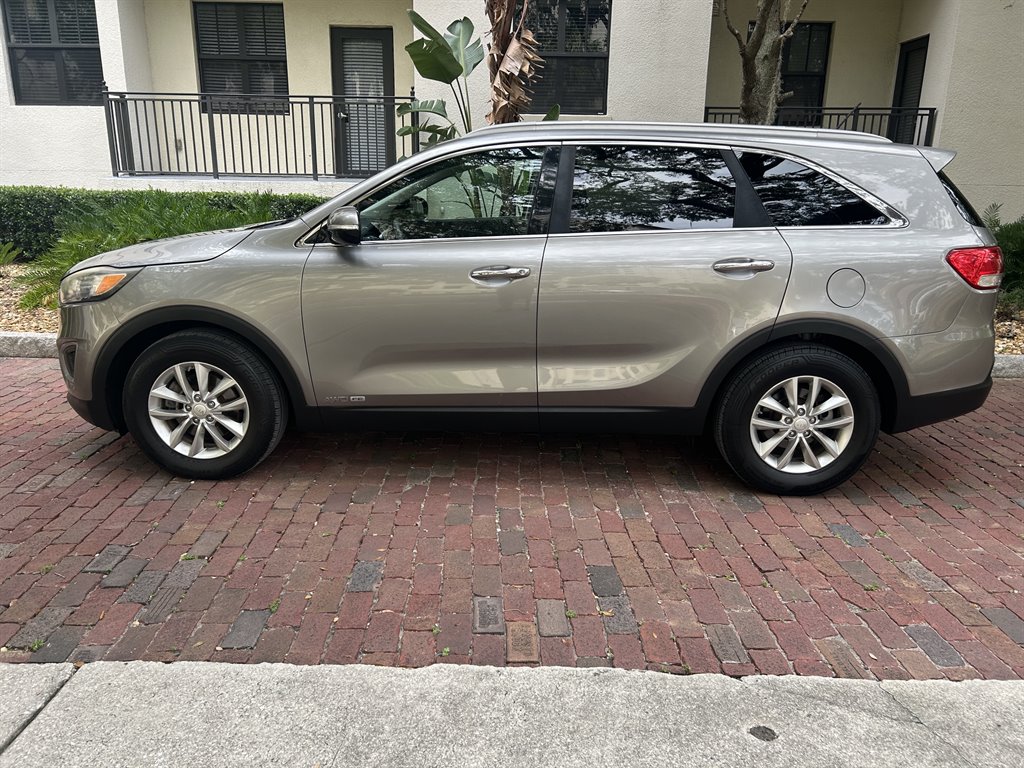 2017 Kia Sorento - $6,949