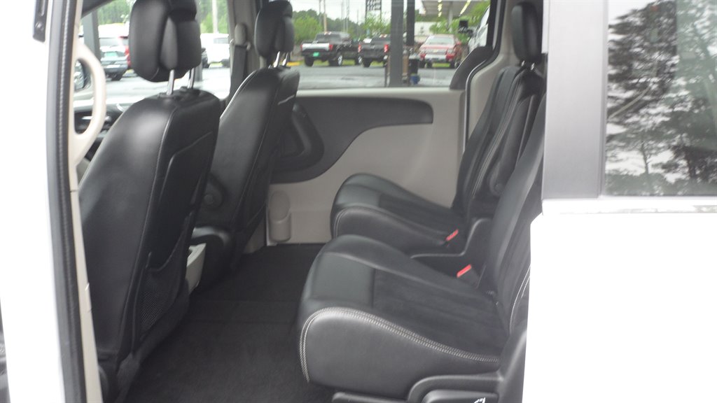 2019 Dodge Grand Caravan - $13,995