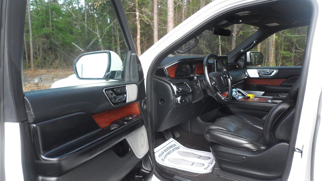 2020 Lincoln Navigator - $31,995