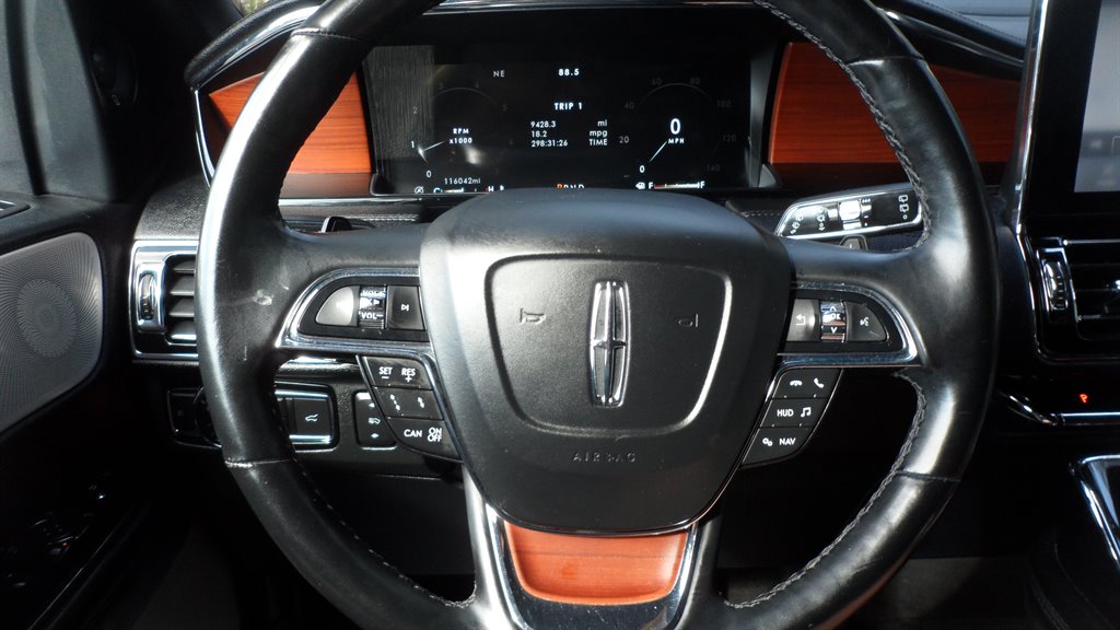2020 Lincoln Navigator - $31,995