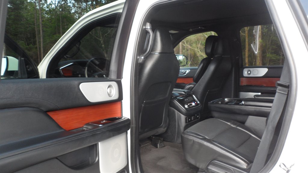 2020 Lincoln Navigator - $31,995