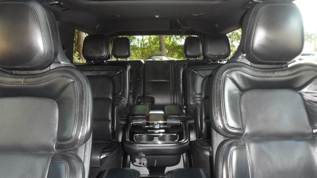 2020 Lincoln Navigator - $31,995