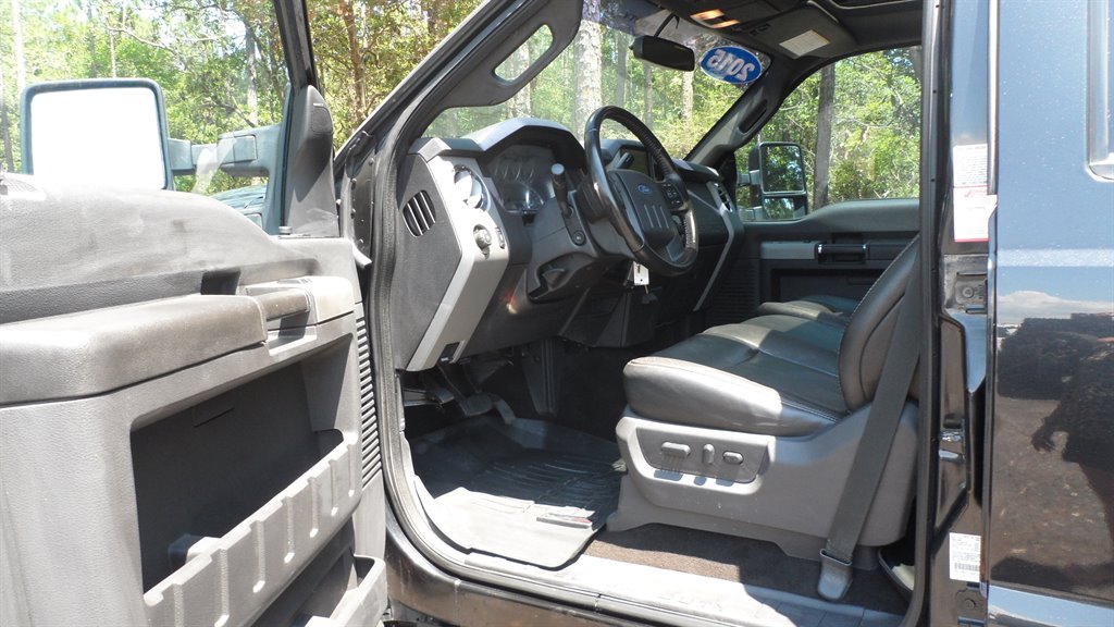 2015 Ford F-350 - $37,995